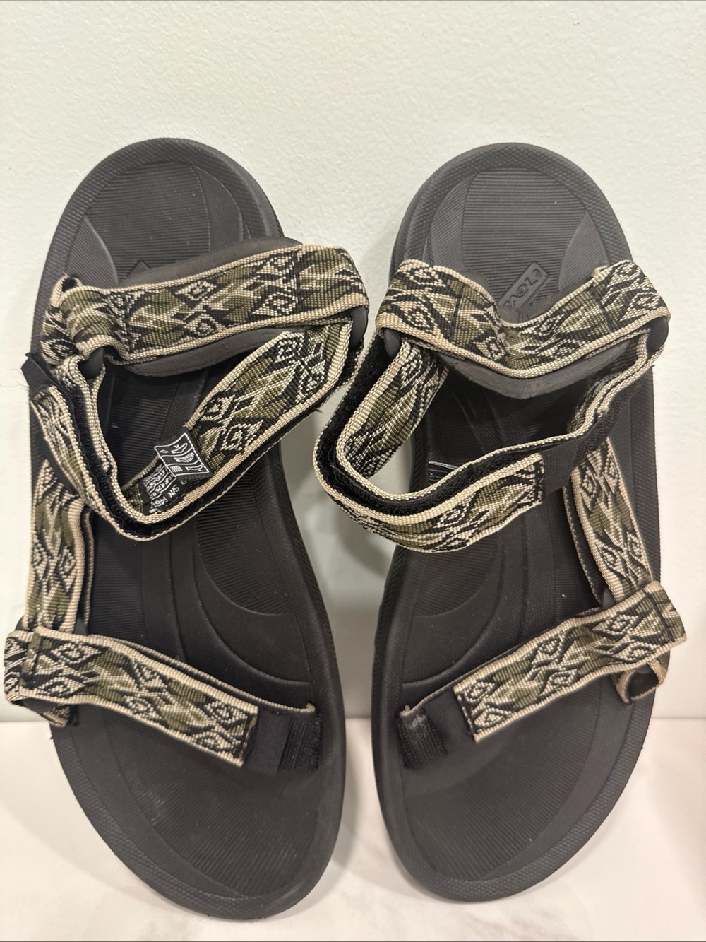 Outdoor Strap Sandals with Patterned Olive Straps